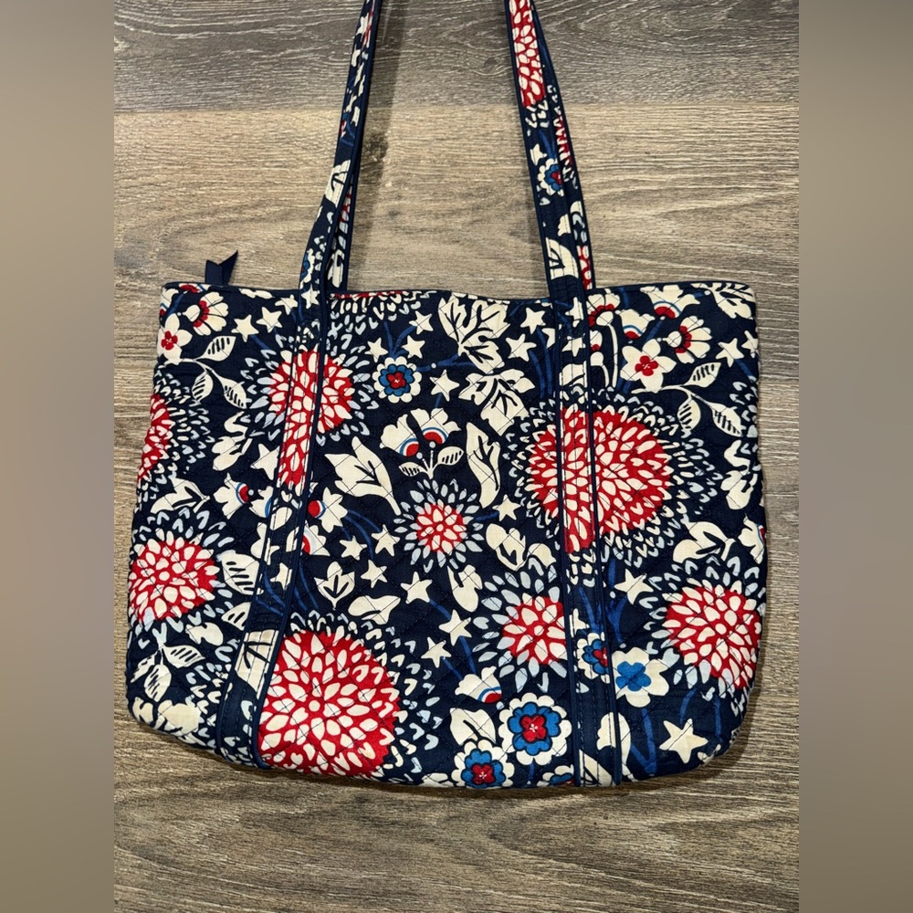 ❤️ Vera Bradley Floral Tote Bag - Navy and Red - Picture 9 of 9